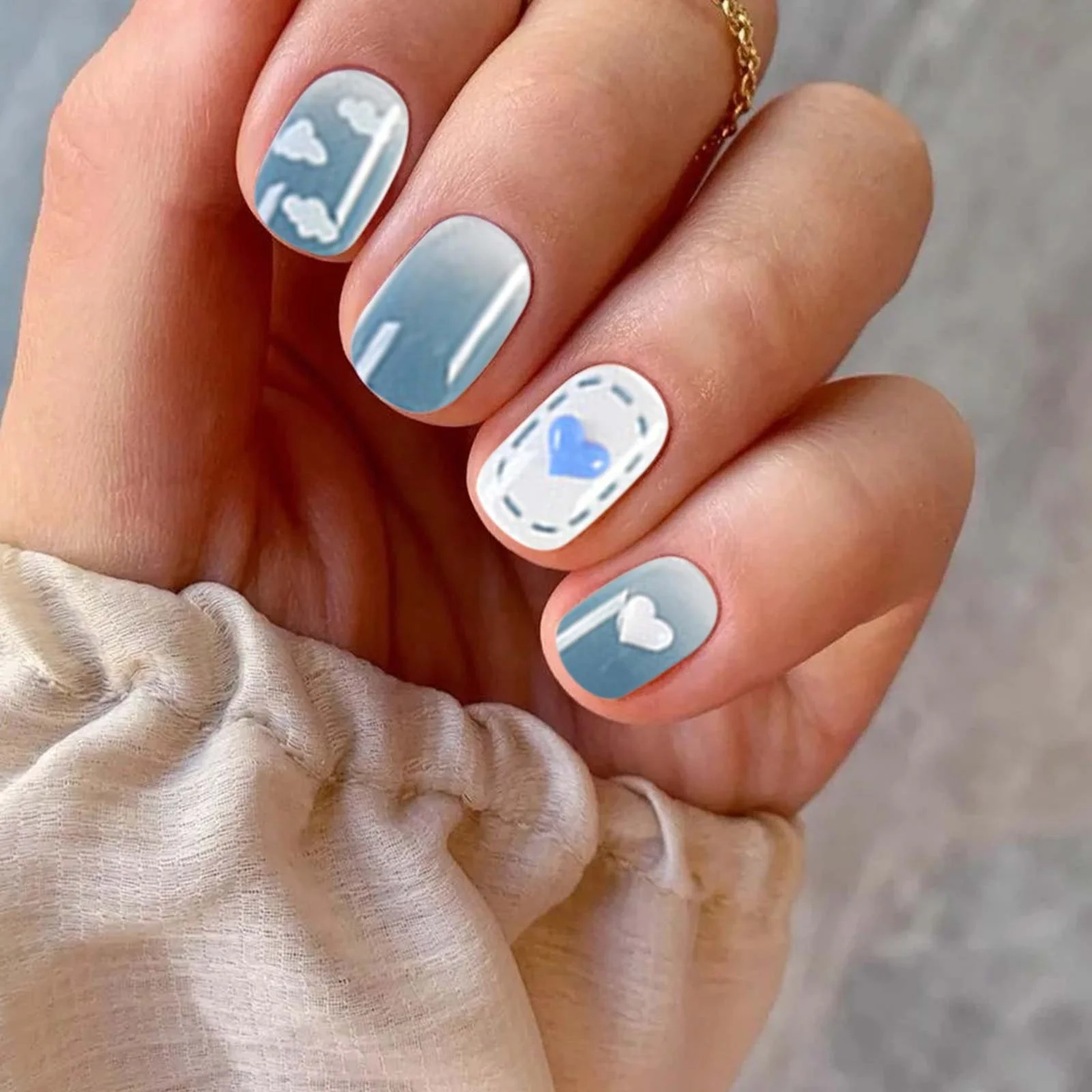 WalGRHFR 4th of July False Nail Kit with Everything Pressing Nails, 24 Pieces of Nails, Striped Design, Nail Set, Including Nail Glue Acrylic Nail Glue Is Glued to the Nails of Women