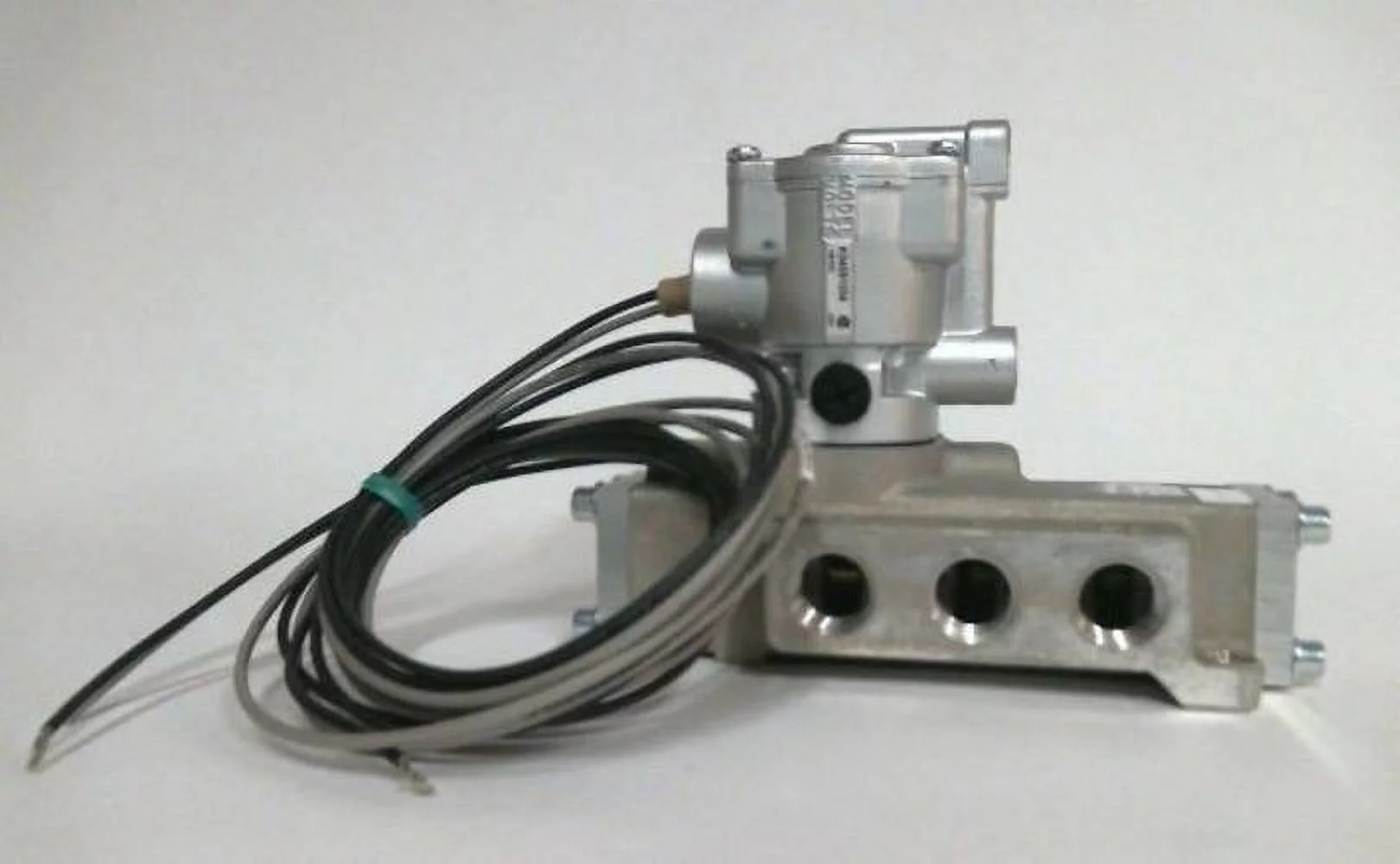 Parker L70054002 Single Solenoid NEW Inline Valve Assembly 140 PSI NIB