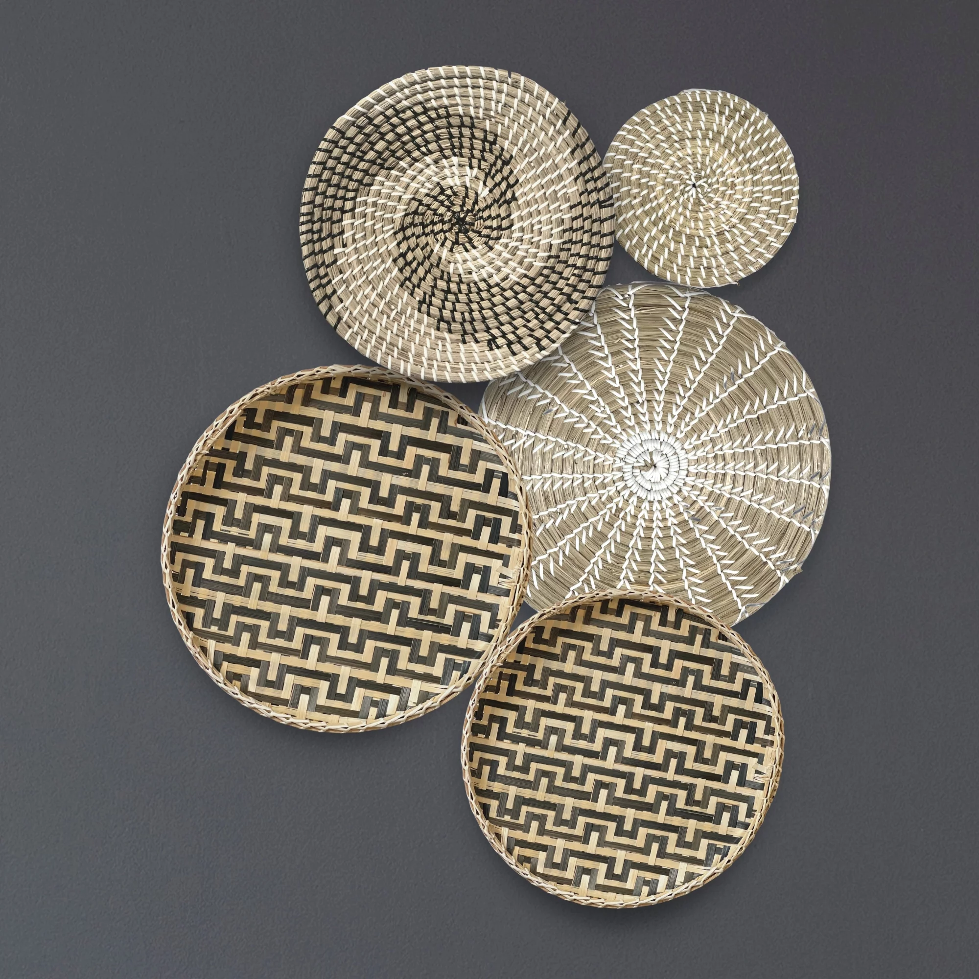 Eneocare Set of 5 Woven Basket Wall Decor - Natural Hanging Boho Wall Basket Decor with African Design, Decorative Bamboo Basket, Seagrass Wall Decor Bowls and Trays