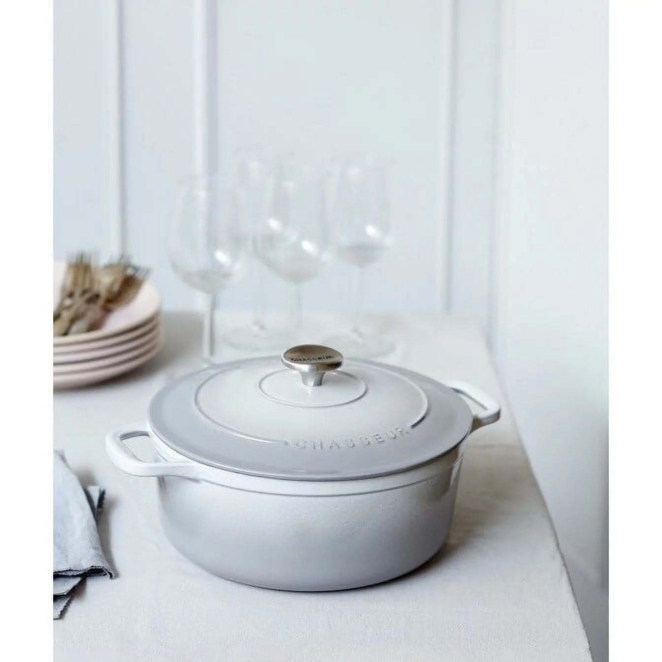 French Home Chasseur French Enameled Cast Iron Round Dutch Oven, 6.25-quart Quartz Blue