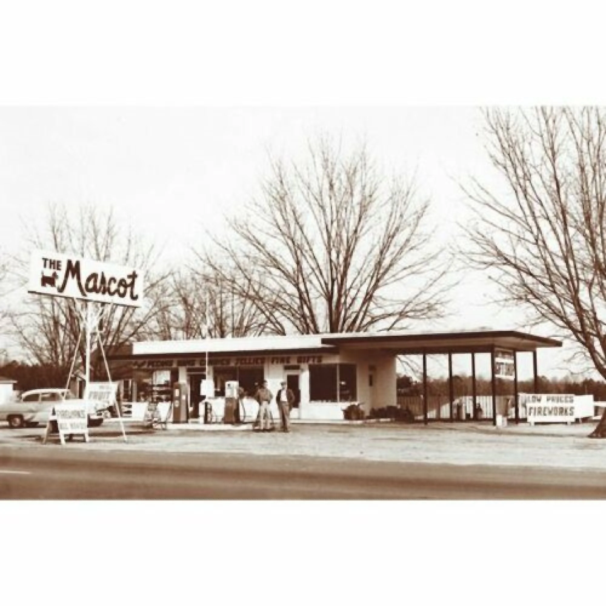 Holiday Gift Box! 6 Large Traditional Pecan Logs 4 oz each - Mascot Pecan serving up delicious Pecans since 1955