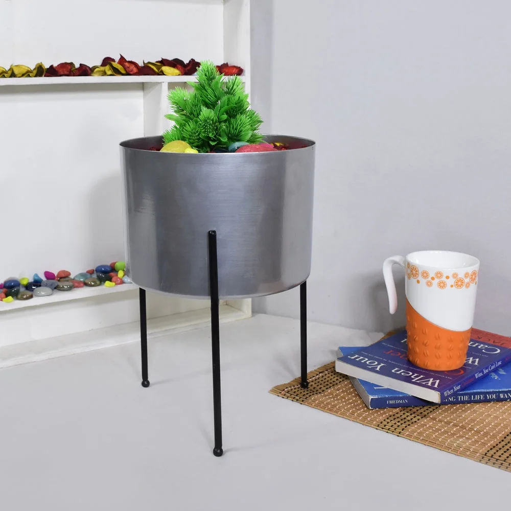 Eco Friendly Handmade 100% Iron Round Modern Silver Coated Color 4.2 x 8 x 8 Inches Planters Pot for Lawn, Balcony, Garden, Terrace, Patios, Wall stand, Restaurant, Banquet Hall, Beauty Parlor etc.