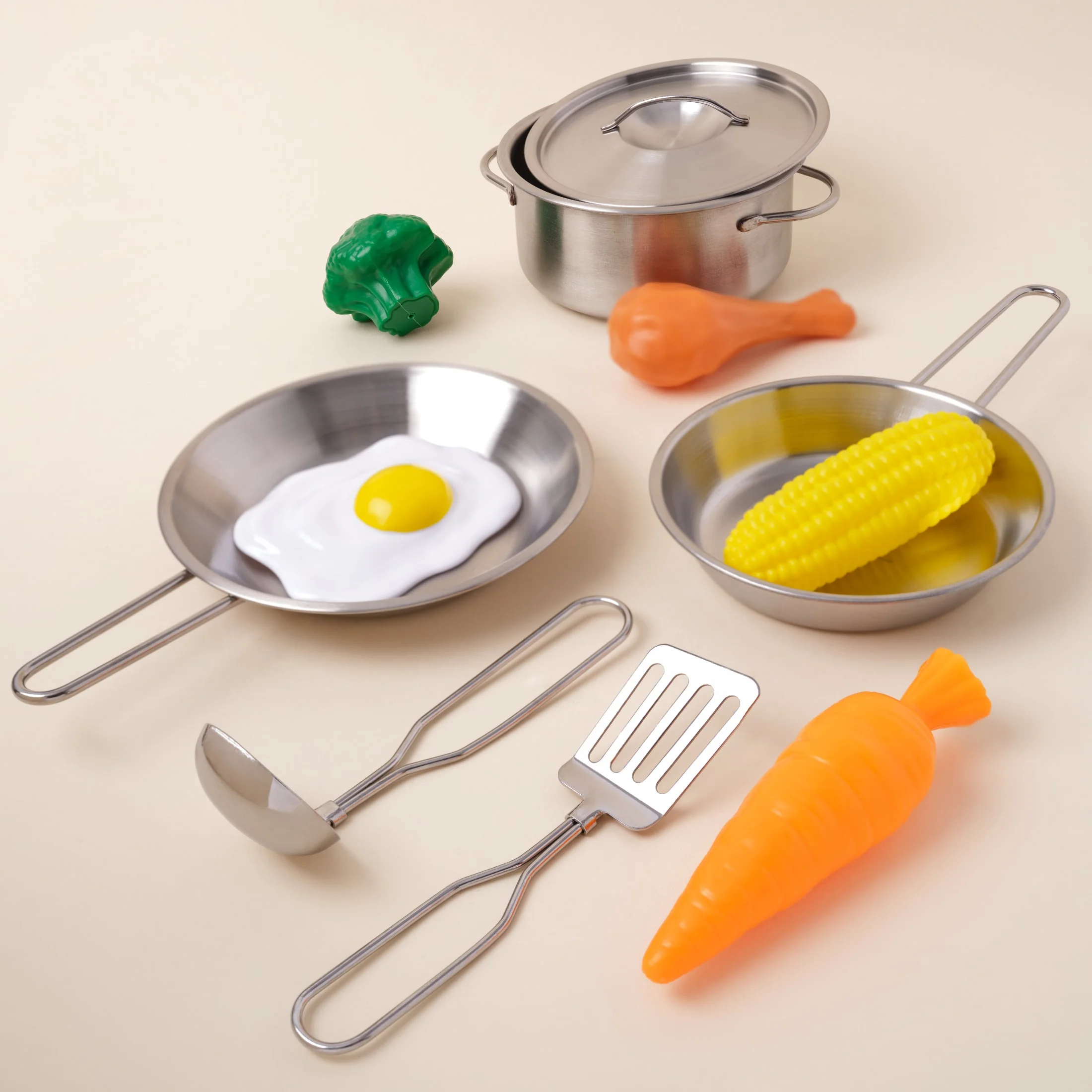 KidKraft Deluxe Cookware Metal Play Set with 11 Pieces of Play Food