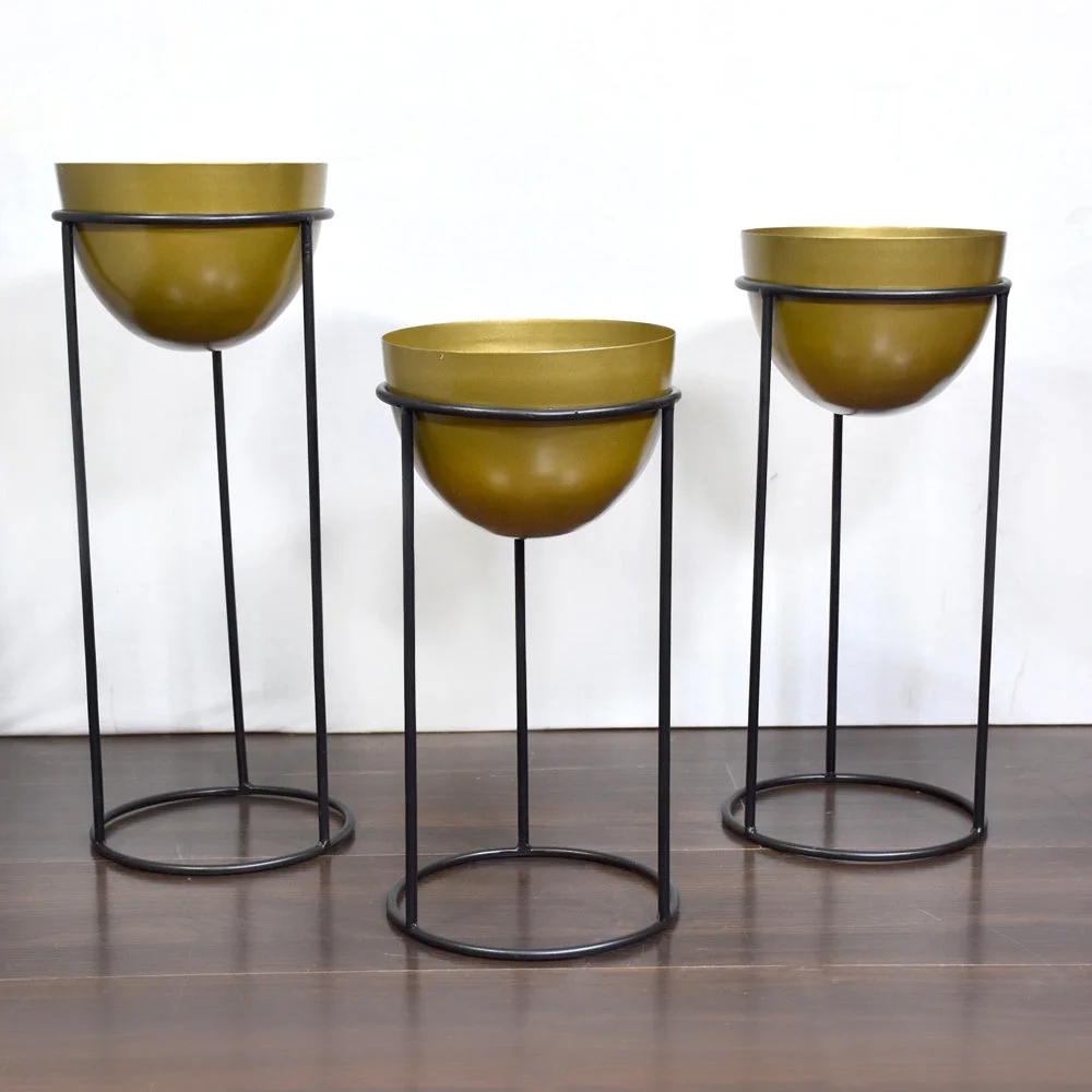 Eco Friendly Handmade 100% Iron Round Modern Gold Coated Color 18 x 14 x 16 Inches Planters Pot for Lawn, Balcony, Garden, Terrace, Patios, Wall stand, Restaurant, Banquet Hall, Beauty Parlor etc.