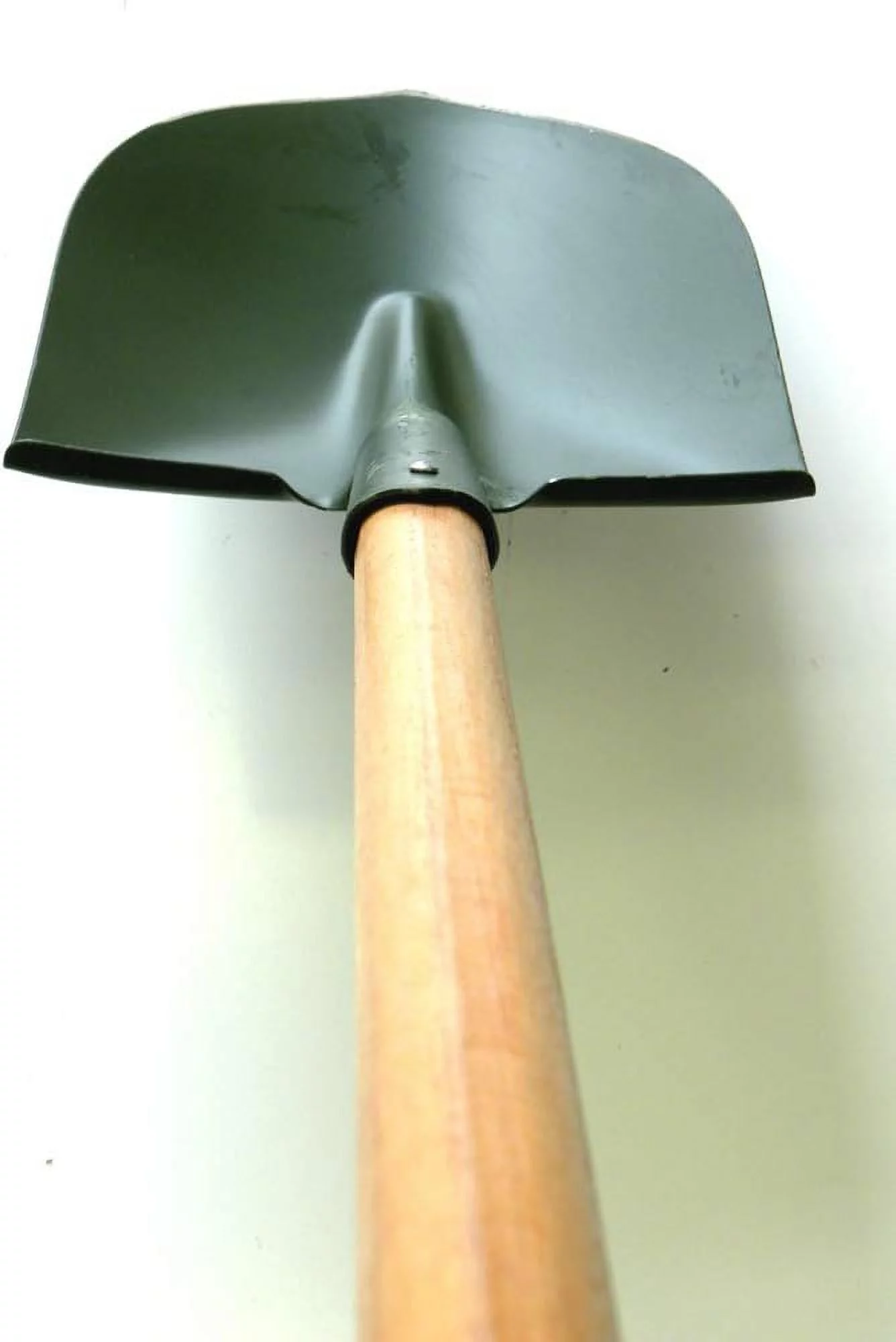 Round Point Shovel with Heavy Gauge Alloy Steel Blade  D-Grip Wood Hle