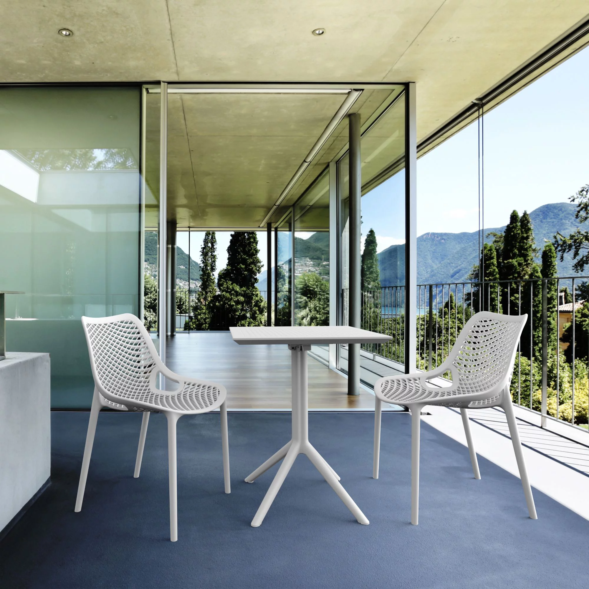 Luxury Commercial Living 3-Piece White Folding Outdoor Patio Bistro Set 32.25