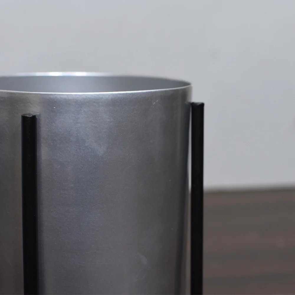 Handmade 100% Iron Round Modern Silver Coated Color 6.3 x 4.4 x 4.4 Inches Planters Pot 1001