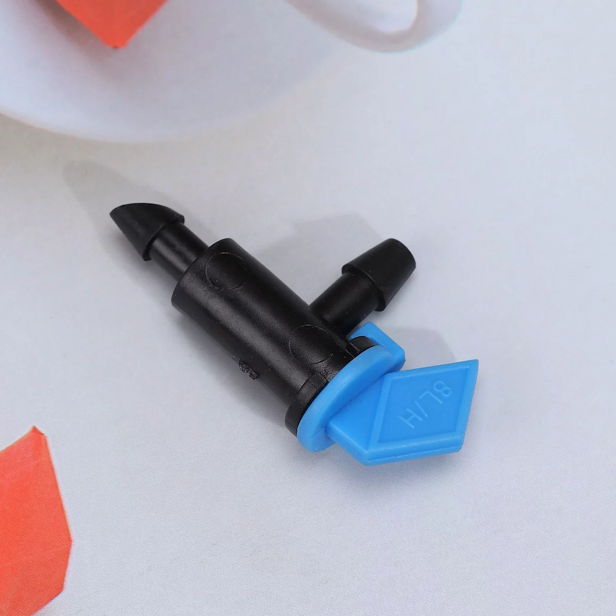 20 Pcs 4L Detachable Watering Dripper Emitter Drip Irrigation Garden Dripper Flag Shaped Dripper for Farm Greenhouse (Random Color)