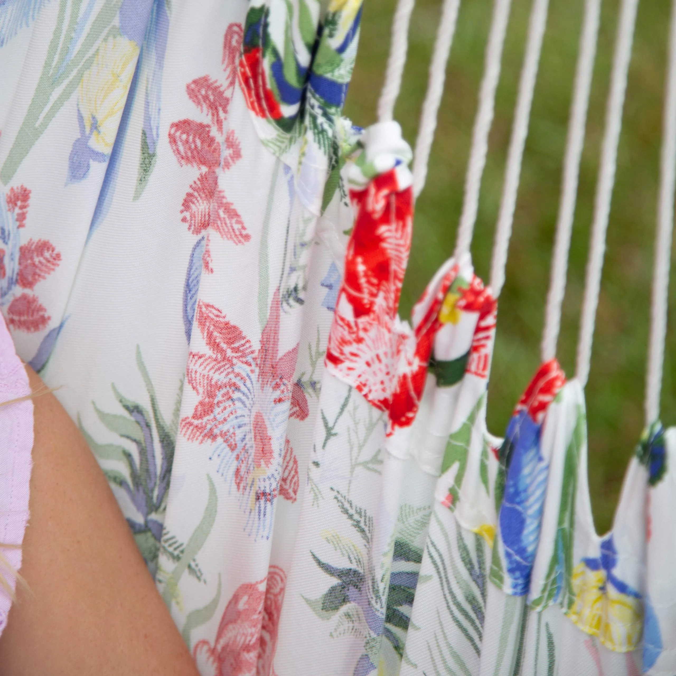 Castaway Living Deluxe Pillowtop Single Swing With Quick Dry Fabric - Tropical Print