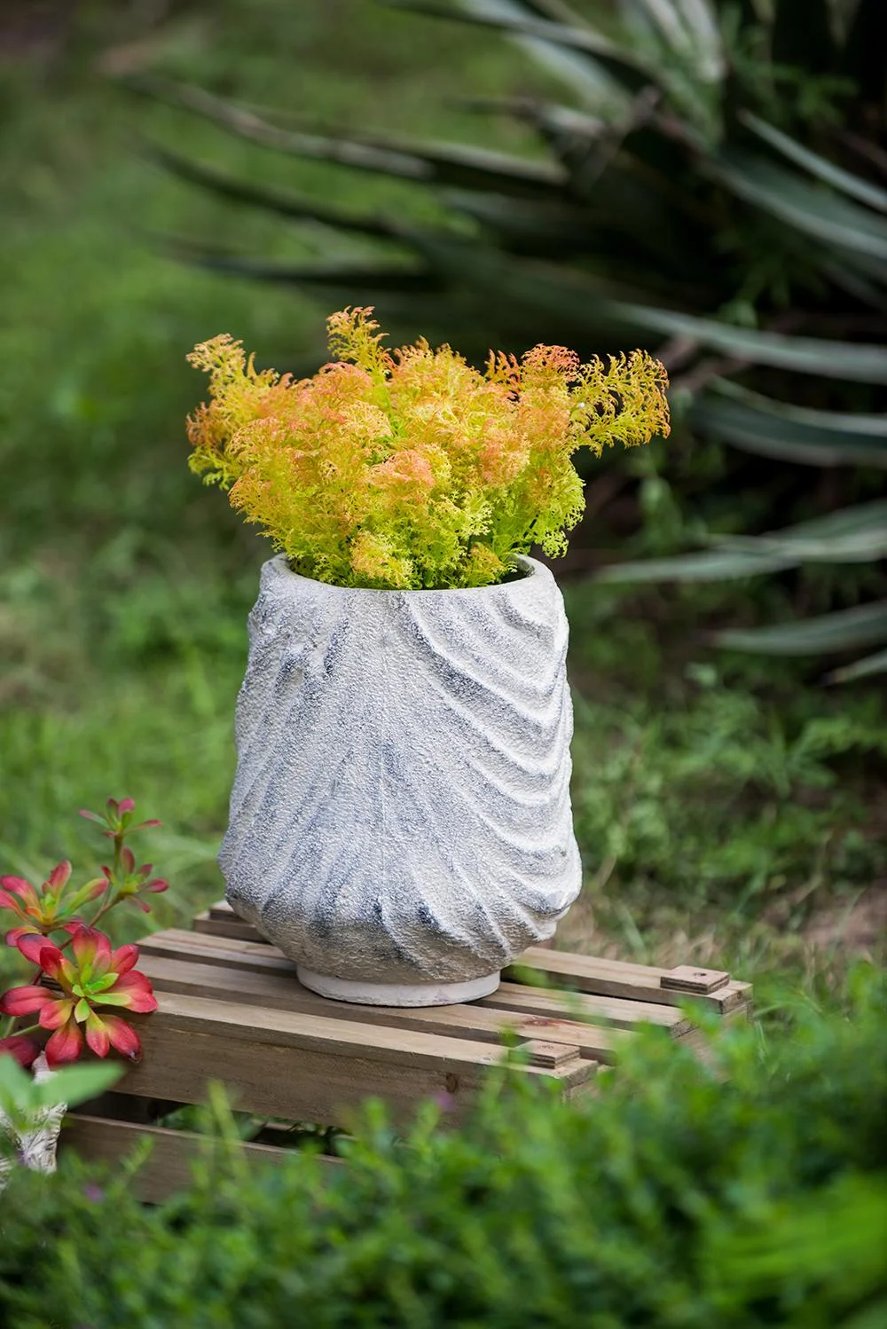 A&B Home Gray Terracotta Planter with Asymmetrical Wavy Texture 8.5