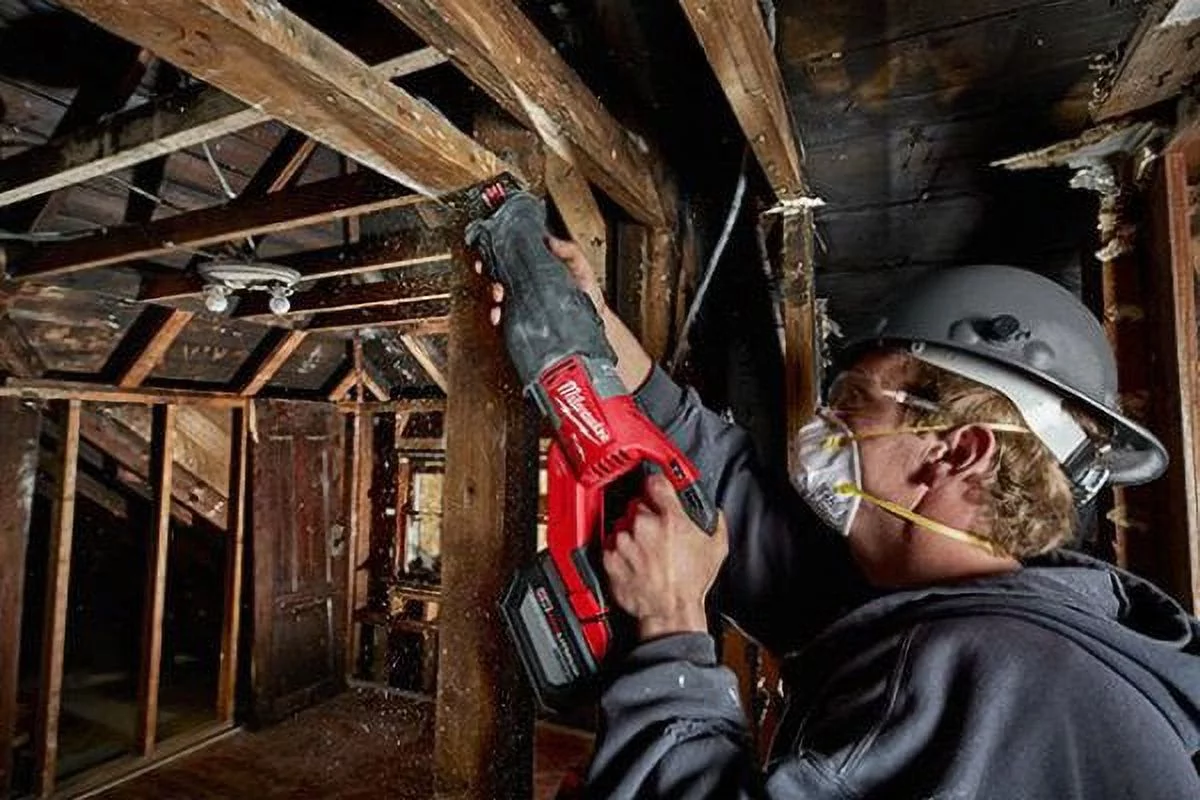 Milwaukee 48-59-1200 - M18 Redlithium High Output 12.0Ah Li-Ion Battery and Wall Charger