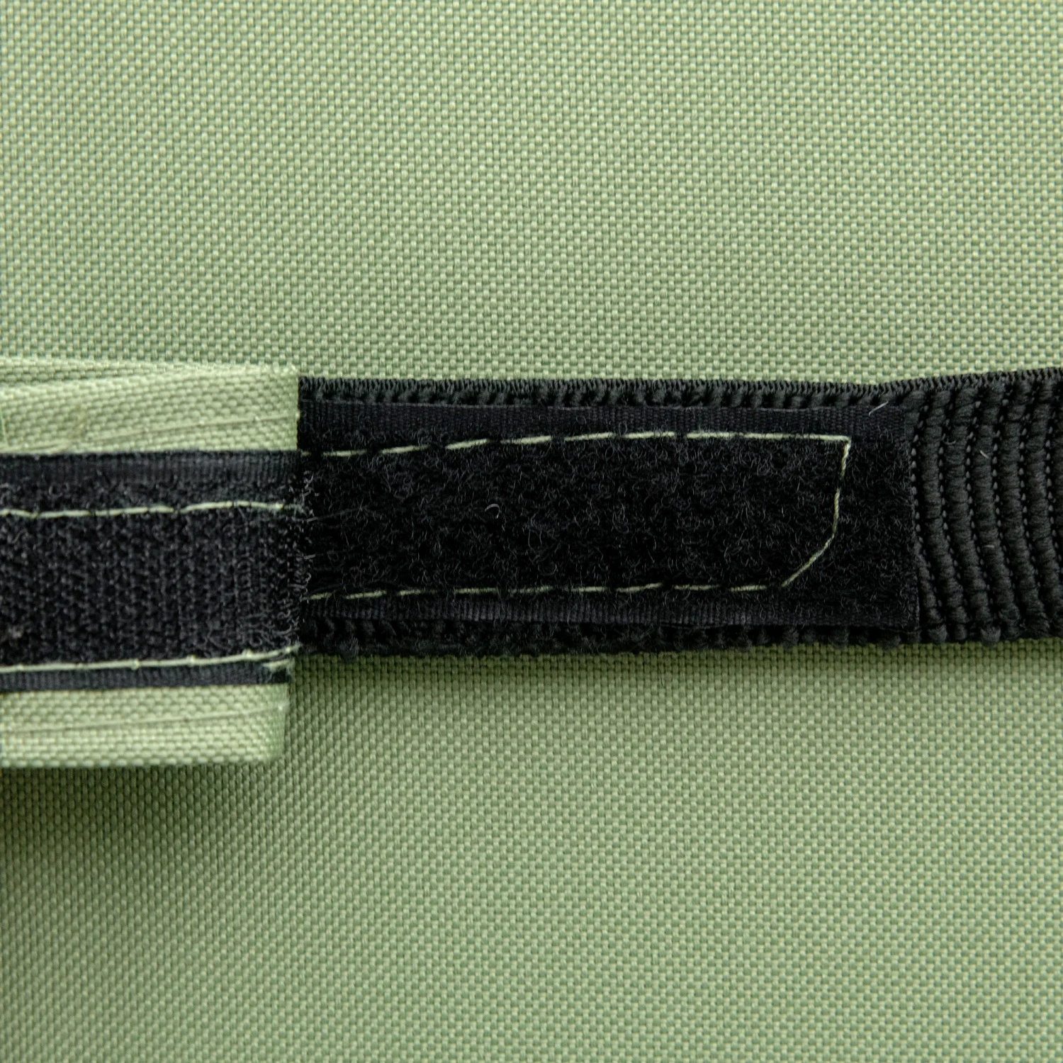 CHYITB XL Oversize Zero Gravity   Padded Patio Lounger Chair   with Adjustable Backrest  Cup Holder  and Headrest for Backyard  Poolside  Lawn  Striped  Green