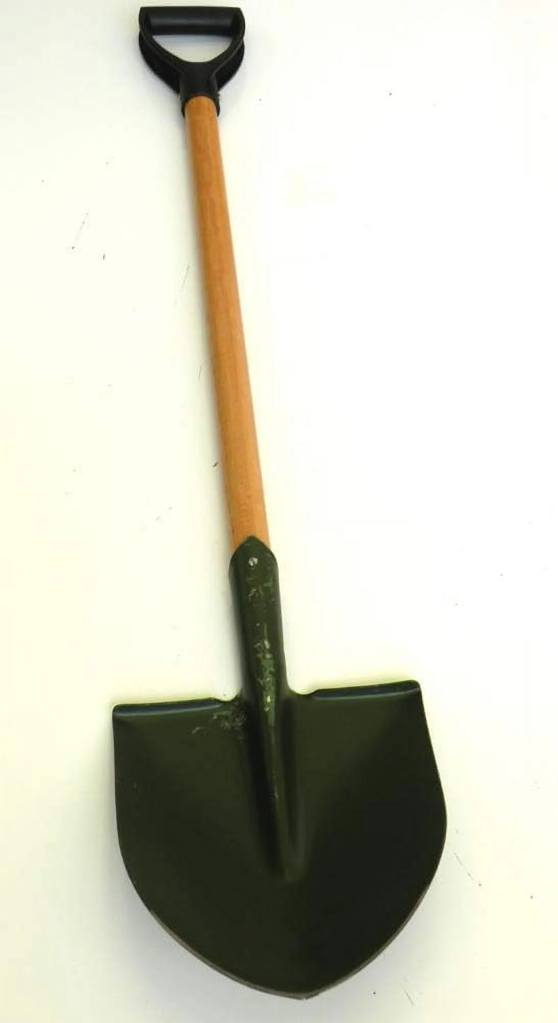 Round Point Shovel with Heavy Gauge Alloy Steel Blade  D-Grip Wood Hle