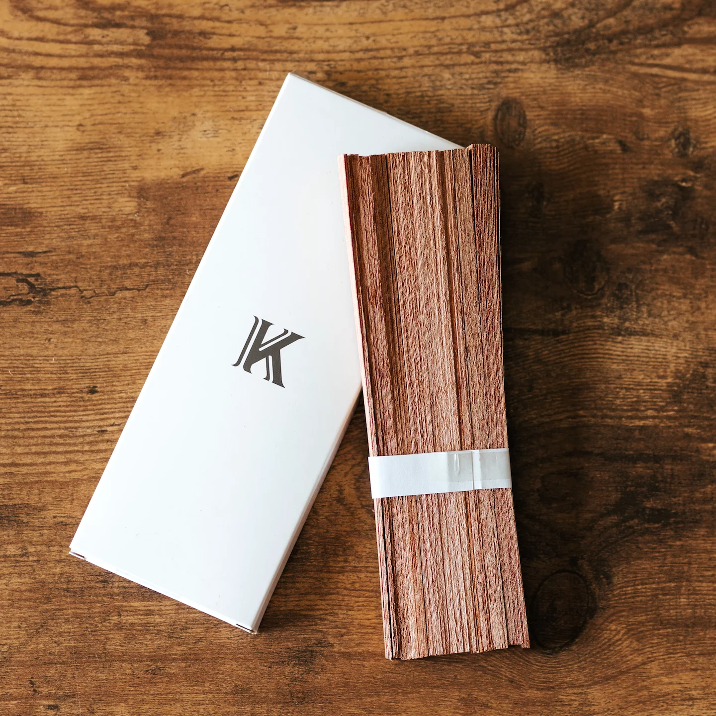 Pack of 120 Spanish Cedar Spills, Cedar Wood Strips Sticks,  Pipe Smoking, Humidor, and Smoking Accessories - Case Elegance