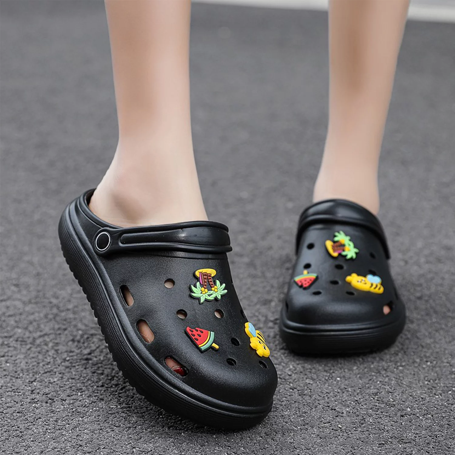 Women's Garden Clogs Shoes Ladies Breathable Non Slip Clogs Slippers Beach Sandals Clogs Mules Shoes