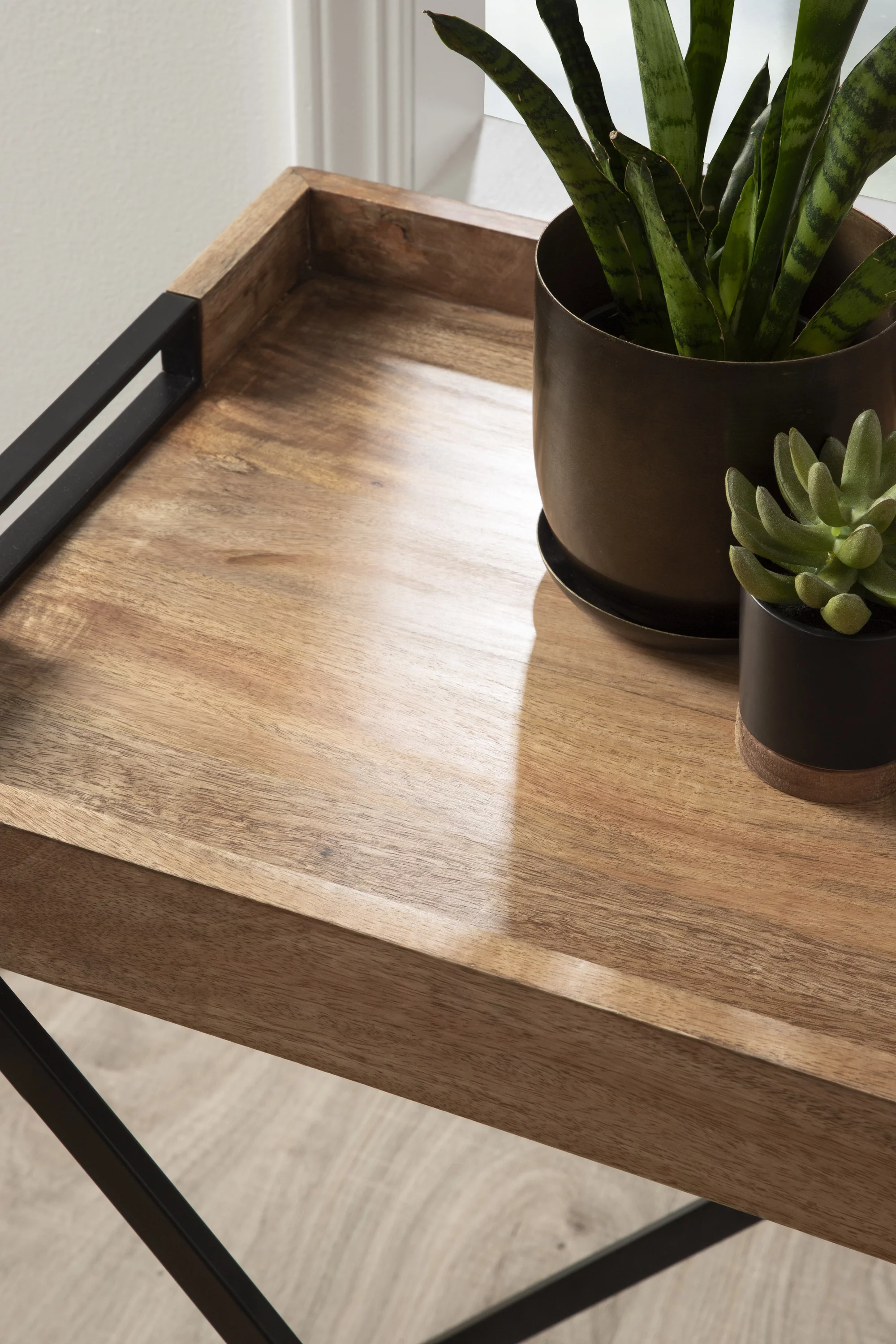 Kate and Laurel Heller Wood and Metal Tray Table, Natural/Black 24x16x30