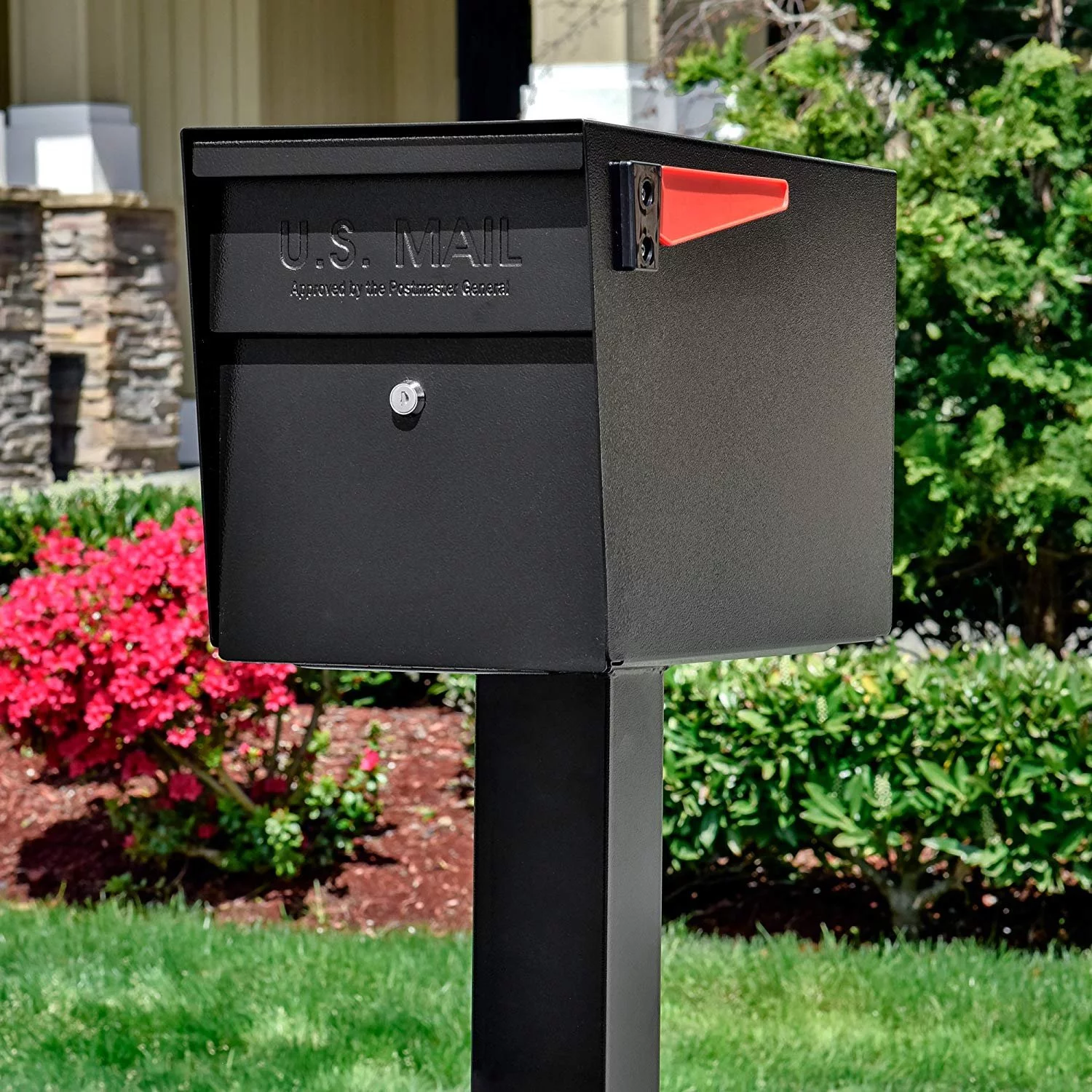Mail Boss 7106 Curbside Security Locking Mailbox, Black