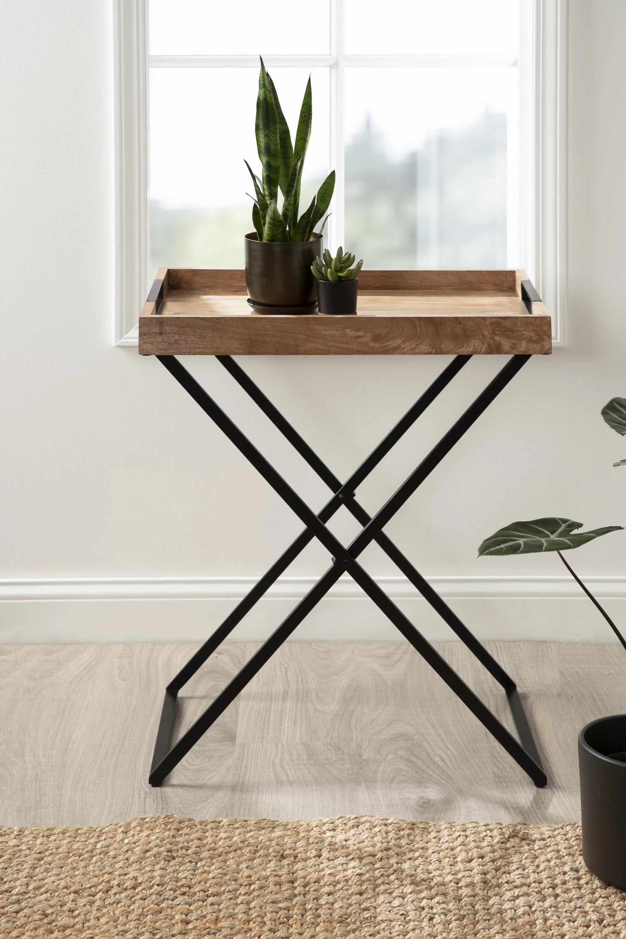 Kate and Laurel Heller Wood and Metal Tray Table, Natural/Black 24x16x30