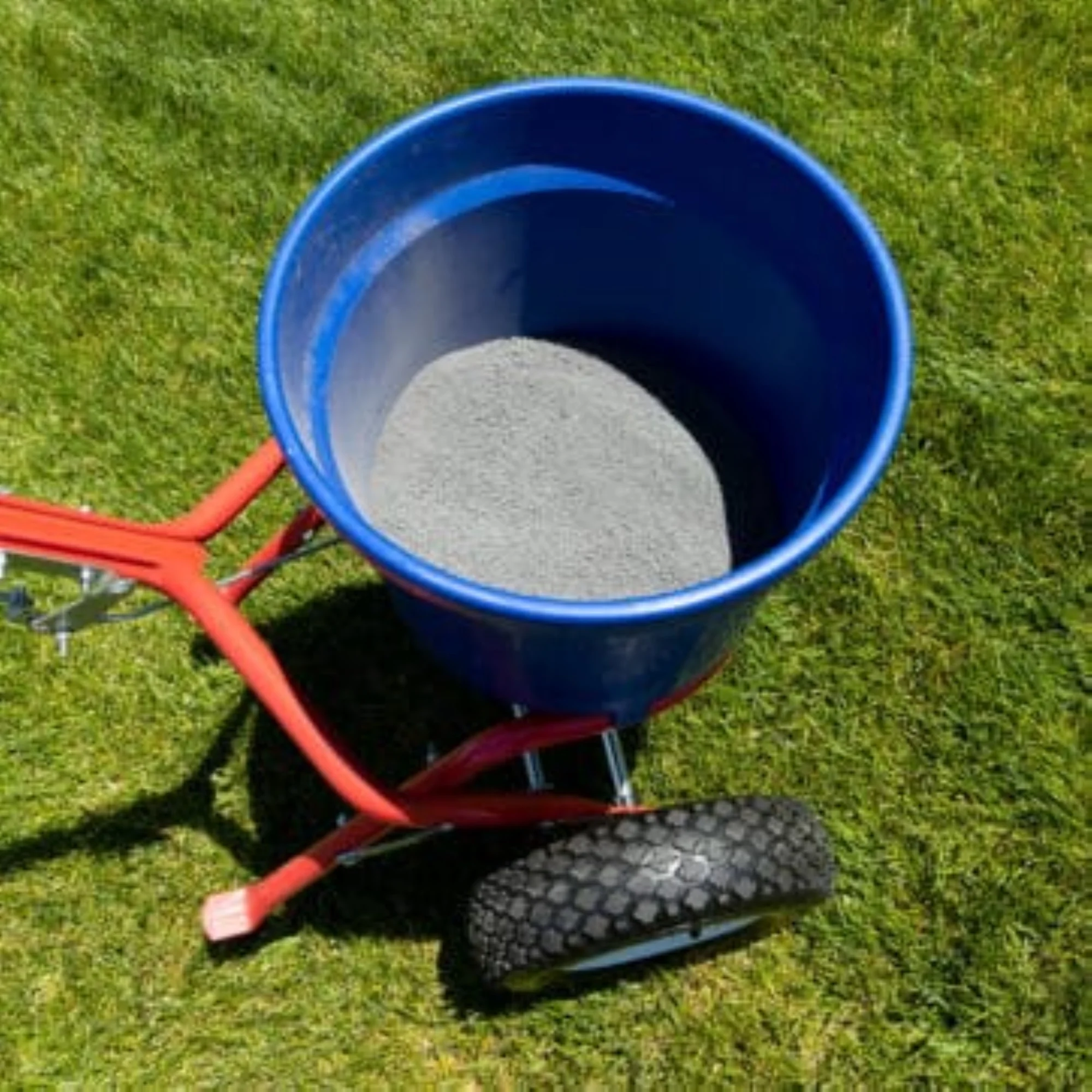 Jonathan Green New American Lawn Deluxe Broadcast Rotary Spreader