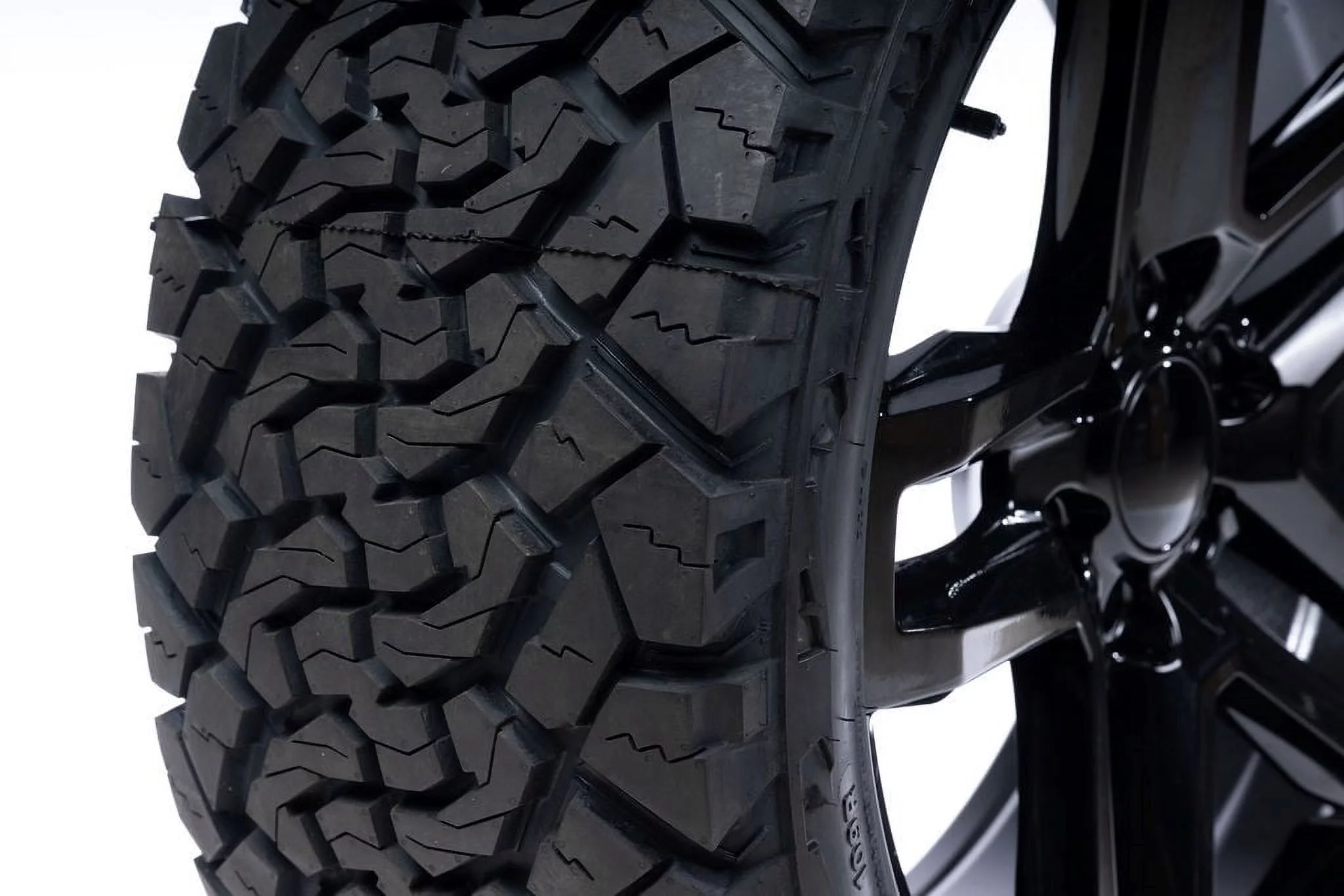 4 New Venom Power Terra Hunter X/T All-Terrain Tires - 37X13.50R22 123Q LRE 10PLY