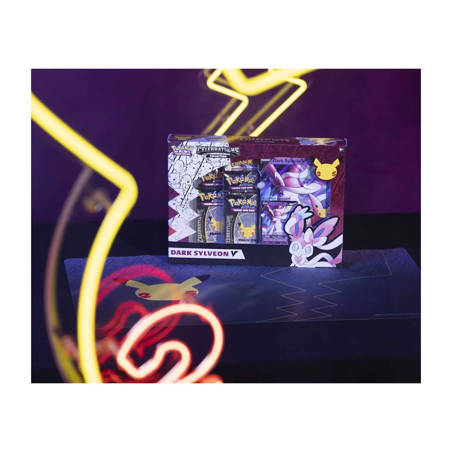 Pokemon TCG: Celebrations Collection - Dark Sylveon V [Card Game, 2 Players]