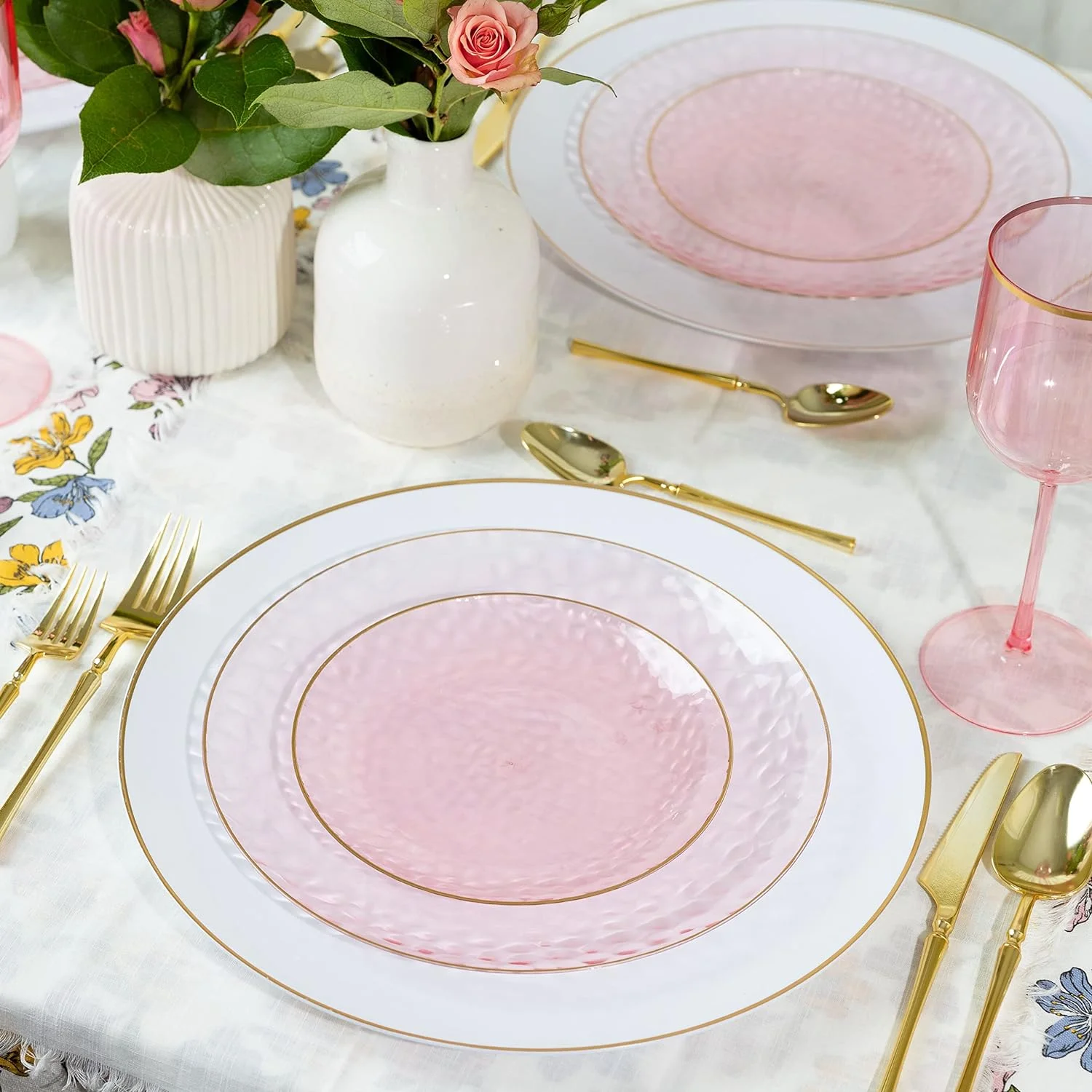 PLASTICPRO Pack of 30 Disposable Plastic Plates Fancy Dinner Plate Heavy Weight, Hammered Pink With Gold Rim 10