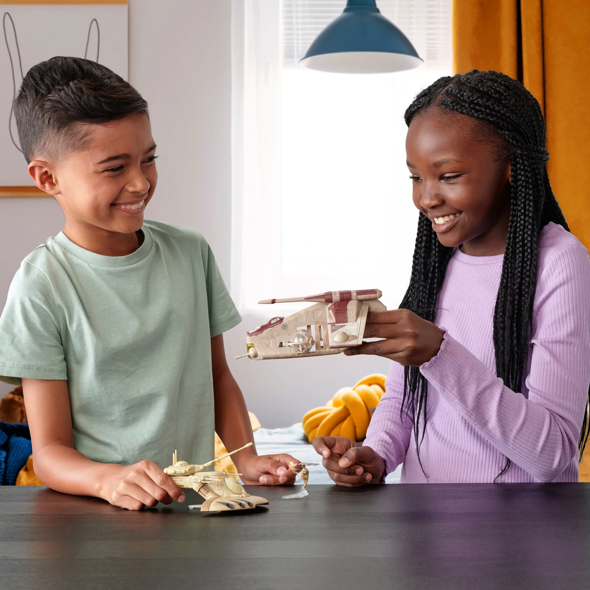 STAR WARS Micro Galaxy Squadron AAT Battle Tank - 5-Inch Starfighter Class Vehicle with 1-Inch Battle Droid Micro Figure