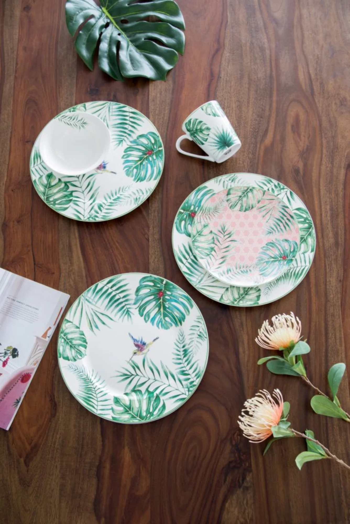 CC Home Furnishings Botanical Design with a Bird Round Dinner Plates - 10