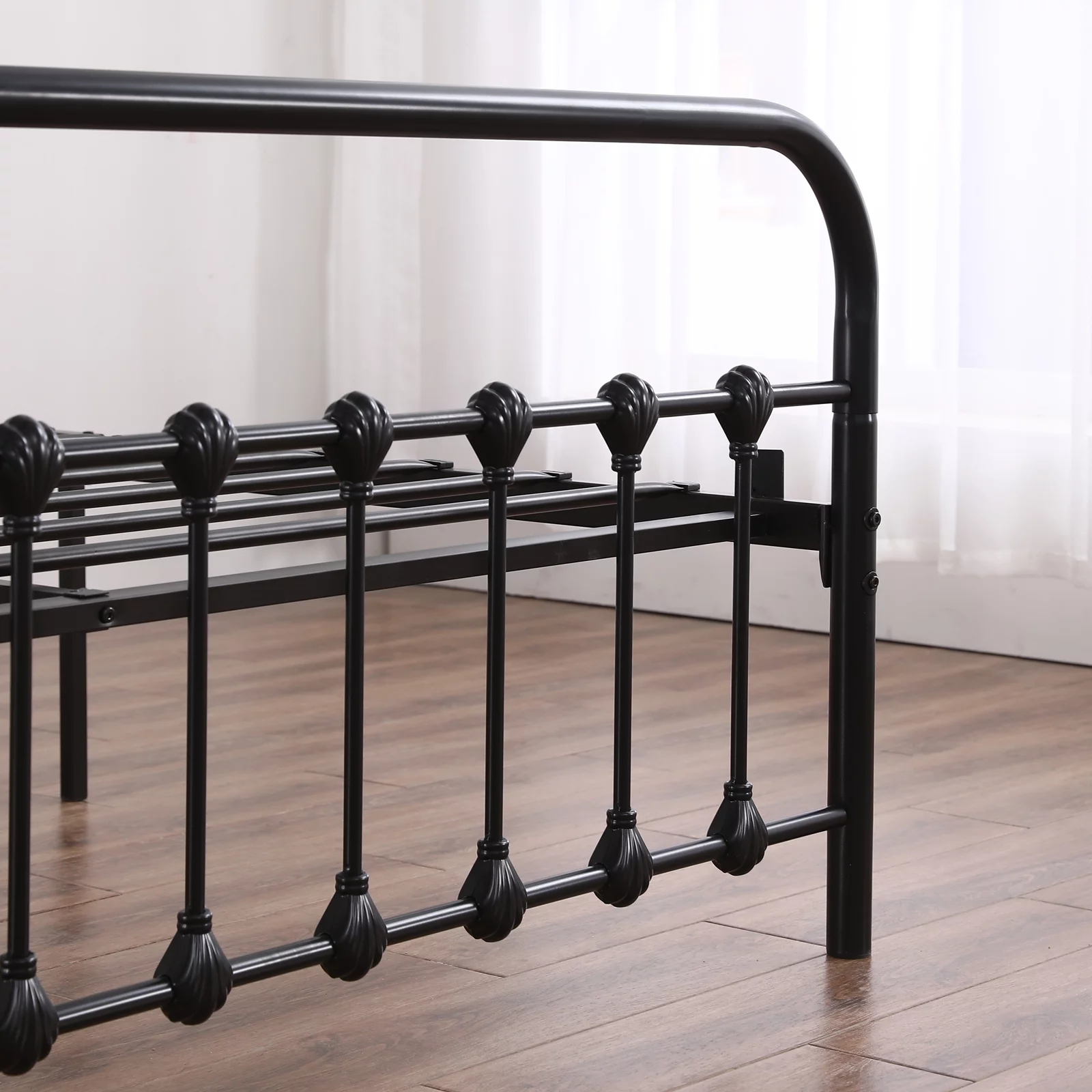 Queen Size Curved Frame Bed Head & Foot Iron Tube with Shell Decoration Black