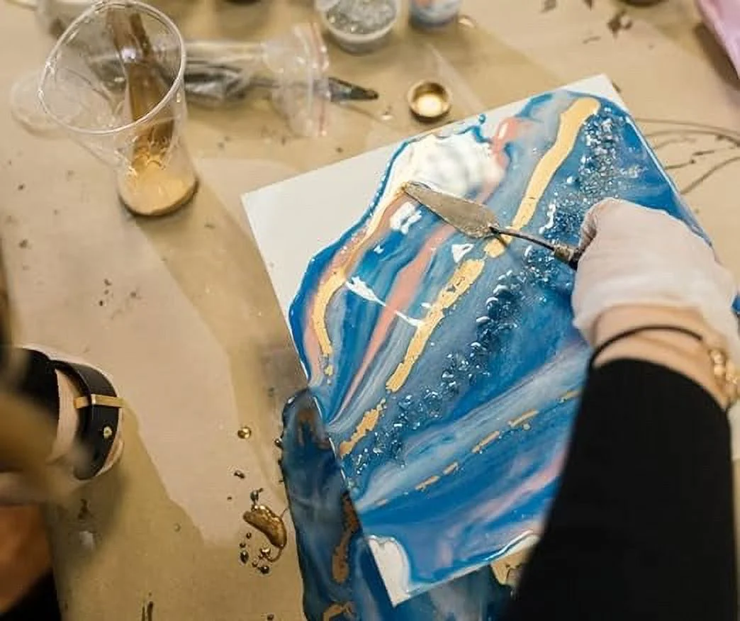 EPE EasyPour Epoxy 2 Gallon Kit - Crystal Clear High Gloss Resin and Hardener, 2 Mixing Cups, Silicone Spatula, Plastic Spreader - Wood Tabletops, Epoxy Countertop Resin, Epoxy Casting and Art Work