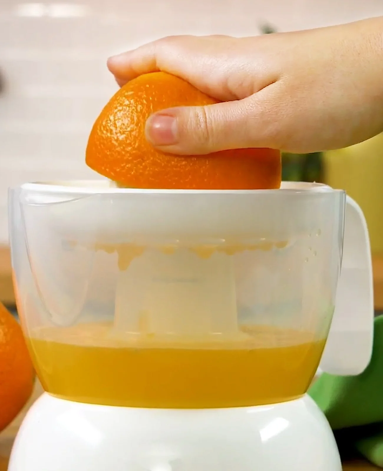 Citrus Juicer Machines for Oranges Lemons - Press Type Juicer with Auto Rotates 20-Ounce (White)