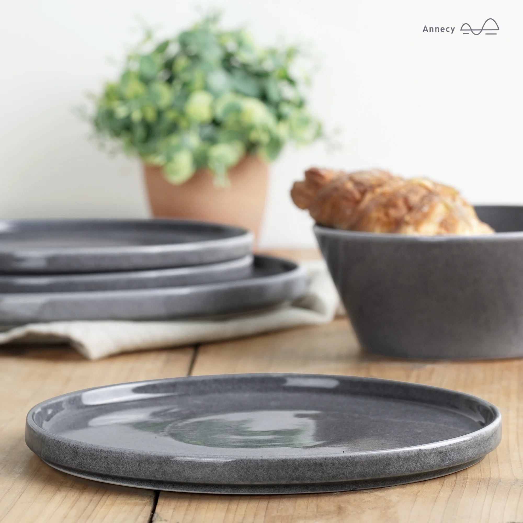 Famiware Annecy Plates and Bowls Sets, Dinnerware Set for 4, 12 Pieces Dish Set, Misty Blue