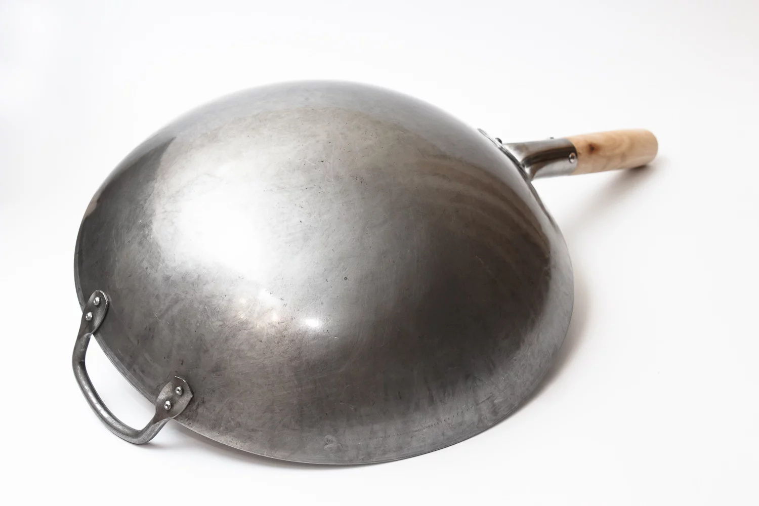 Craft Wok Traditional Hand Hammered Carbon Steel Pow Wok with Wooden and Steel Helper Handle (14 Inch, Round Bottom) / 731W88
