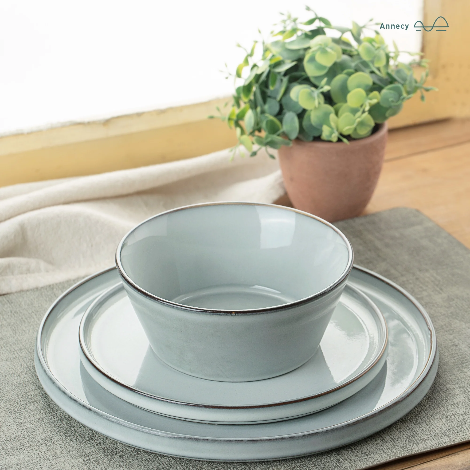 Famiware Annecy Plates and Bowls Sets, Dinnerware Set for 4, 12 Pieces Dish Set, Gray-blue