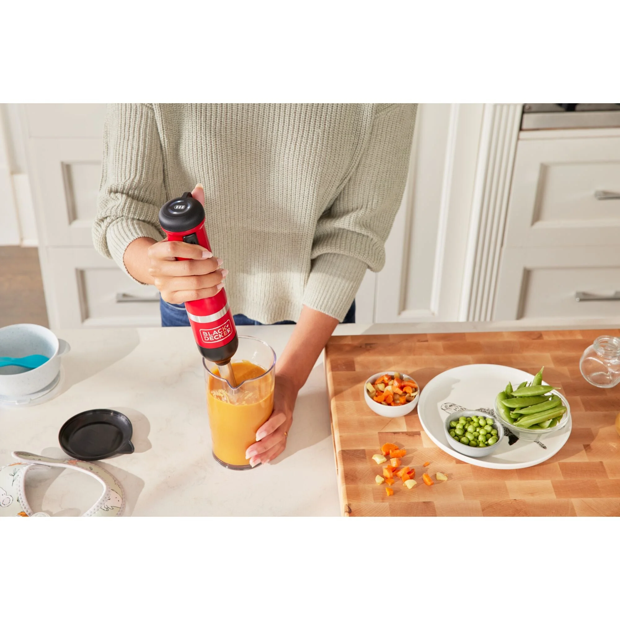 BLACK+DECKER Kitchen Wand Blender Kit, Red (BCKM1011K06)