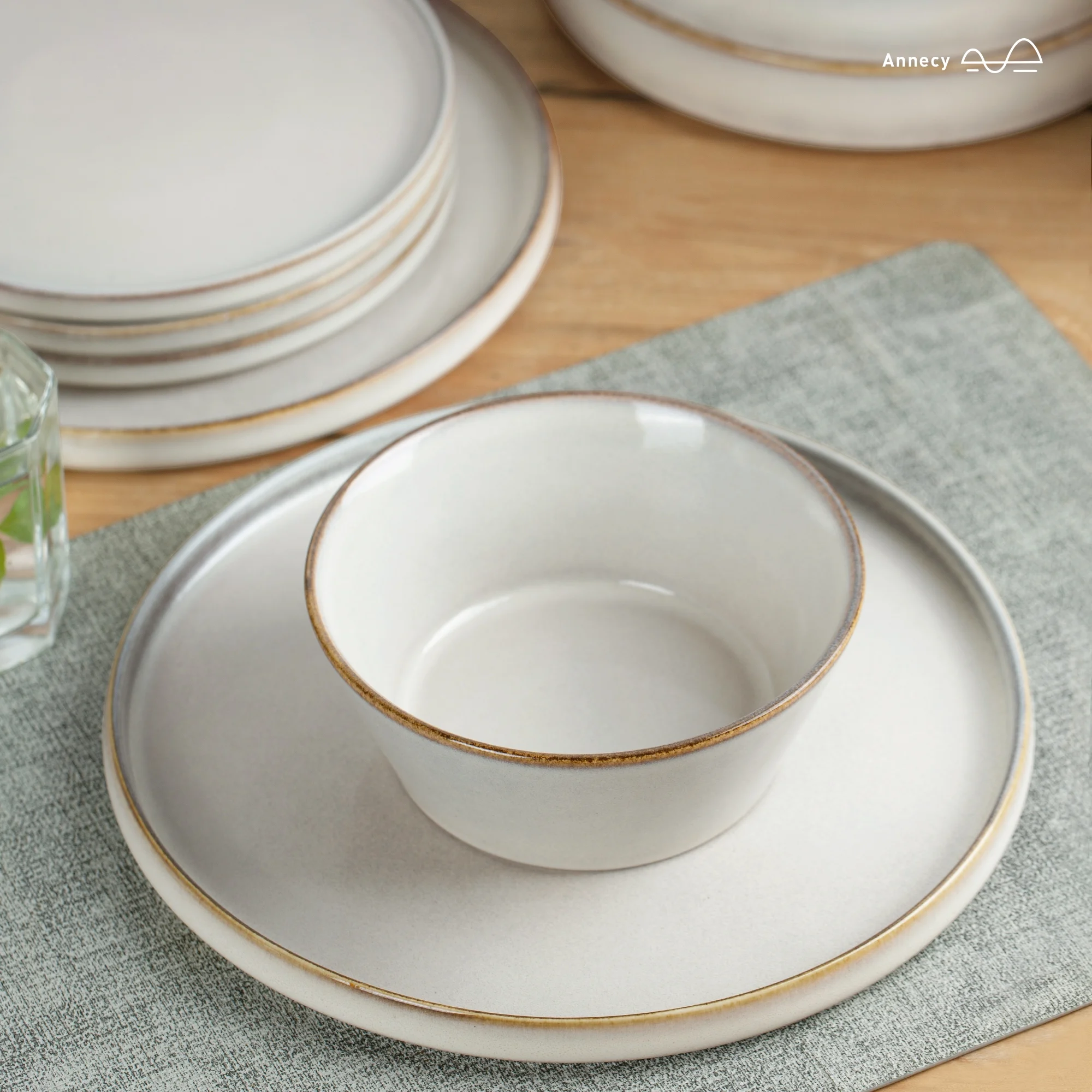 Famiware Annecy Plates and Bowls Sets, Dinnerware Set for 4, 12 Pieces Dish Set, Gray-white