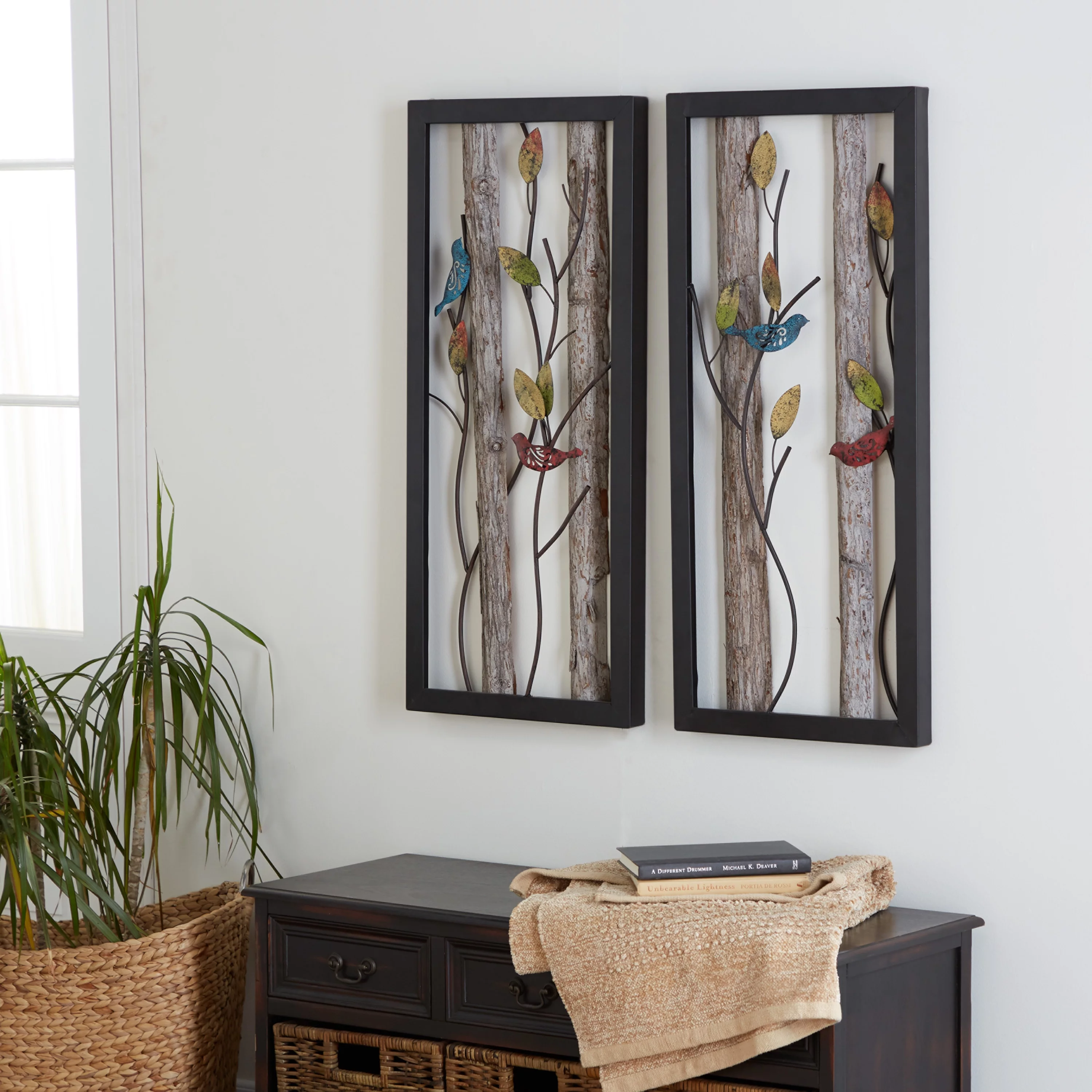 DecMode Black Metal Bird Wall Decor with Real Wood Detailing (2 Count)