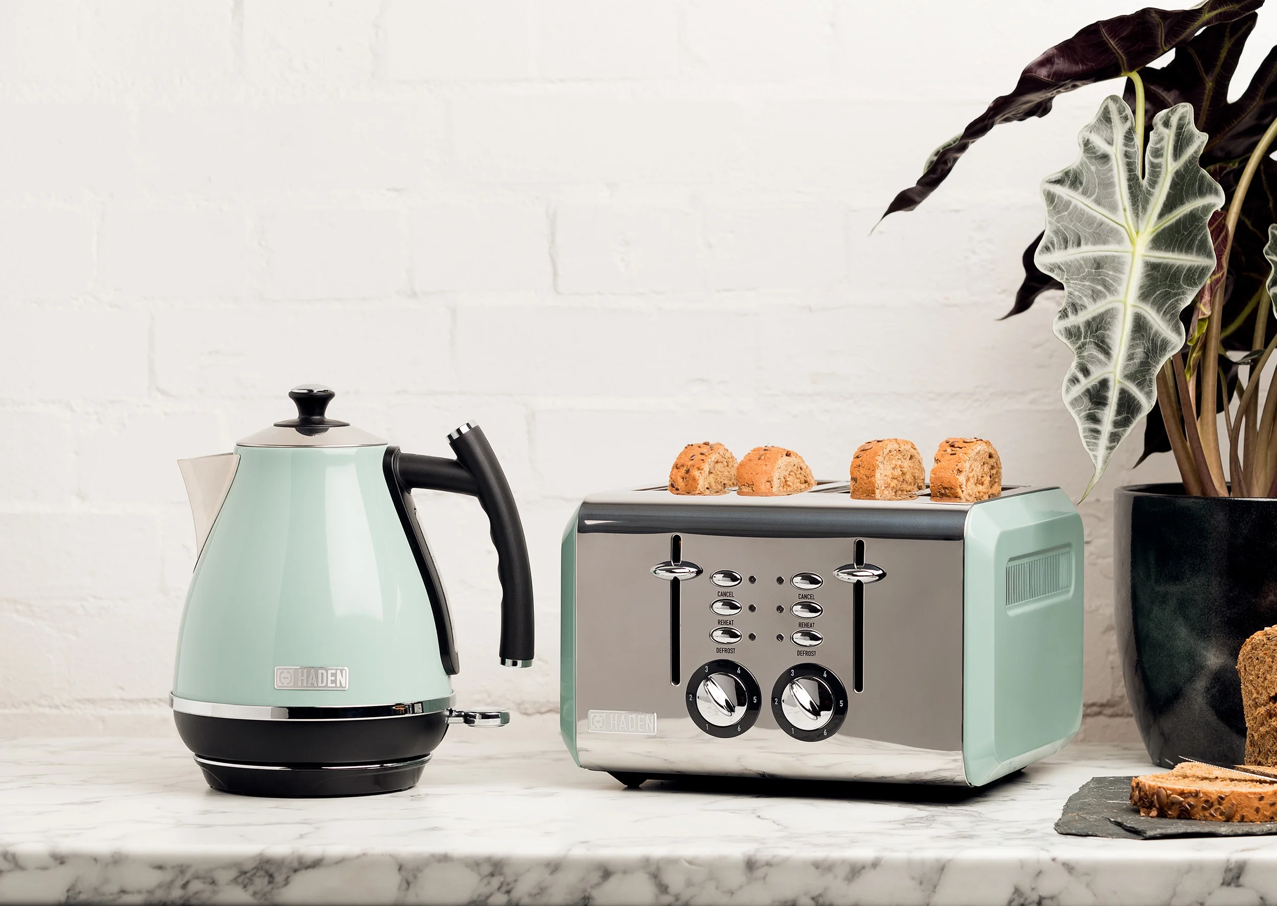 Open Box Haden Cotswold 4-Slice Wide Slot Steel Body Retro Toaster, Sage Green