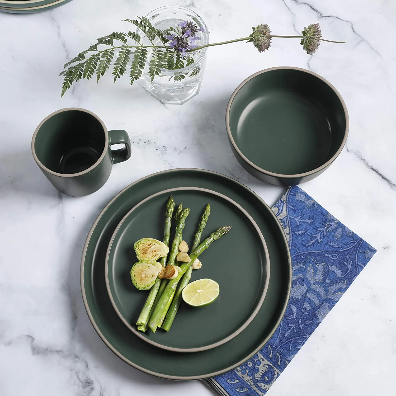 Gibson Home Zuma 16 Piece Round Kitchen Dishes, Plates, Bowls, Mugs Dinnerware Sets, Service for Four (16pcs), Green
