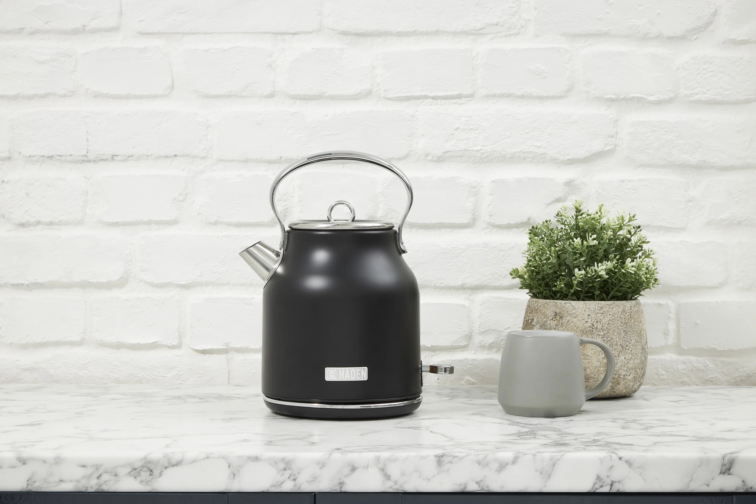 Haden Heritage 1.7 Liter Stainless Steel Electric Kettle, Black / Chrome - 75095