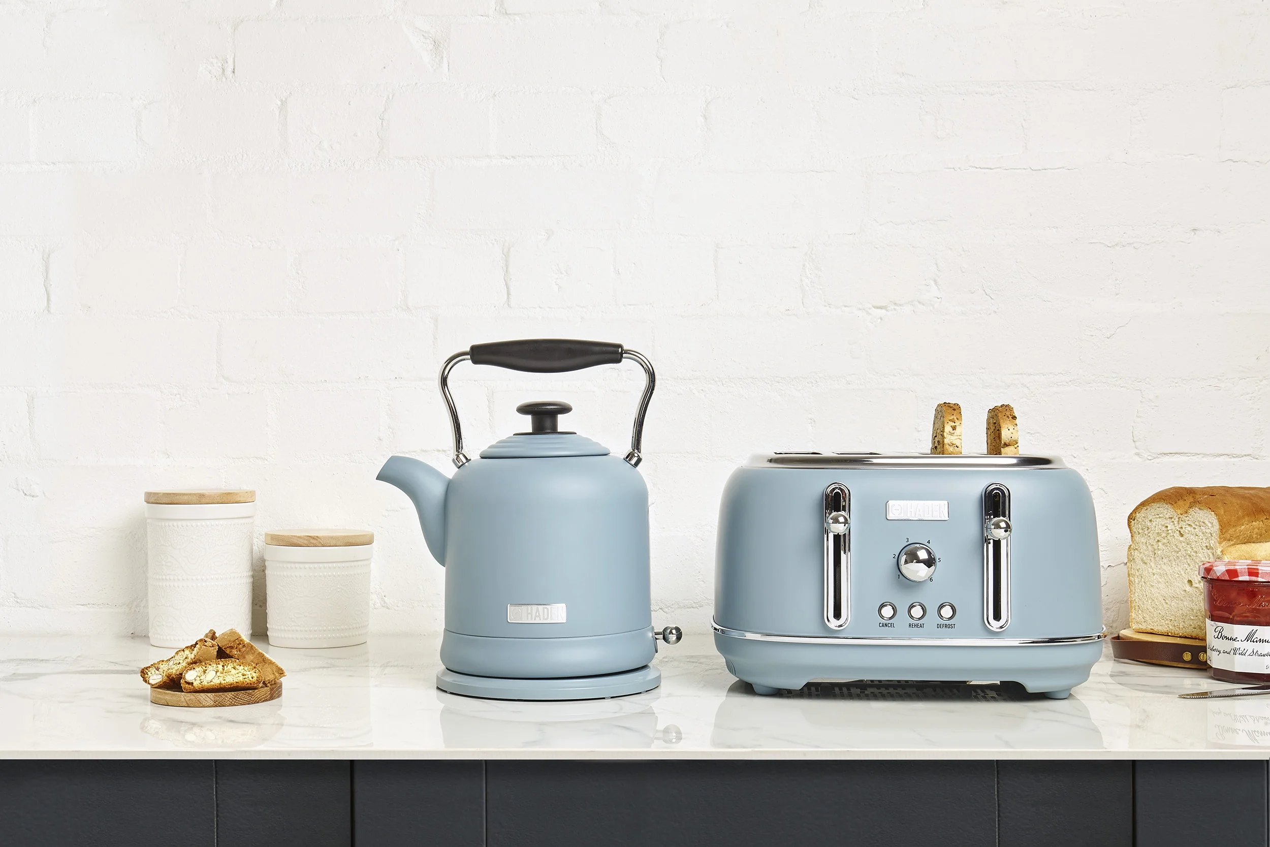 Open Box Haden Highclere 1.5 Liter Vintage Electric Tea Pot Kettle, Pool Blue