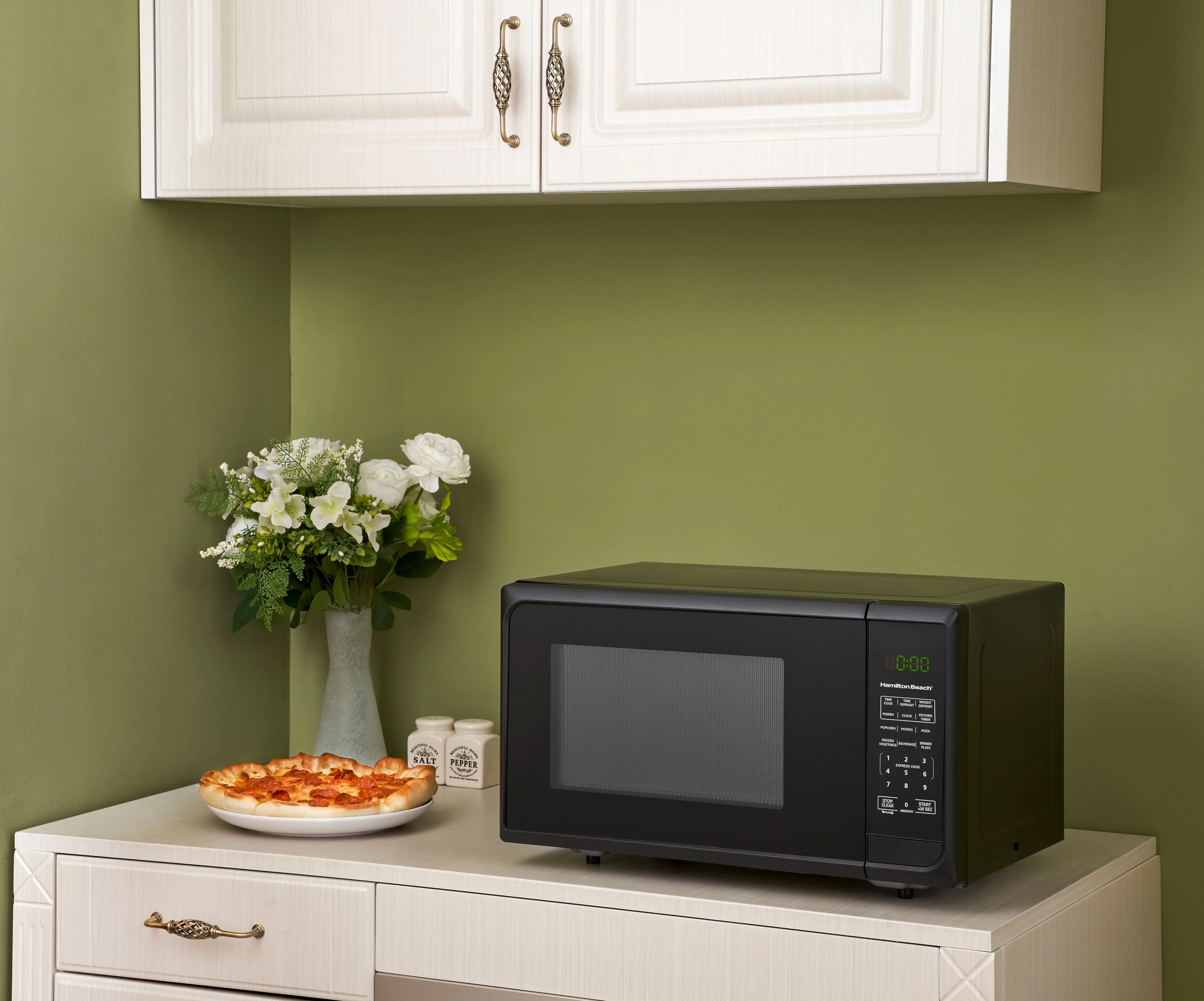 Hamilton Beach 0.9 Cu. ft. Matte Black Microwave Oven