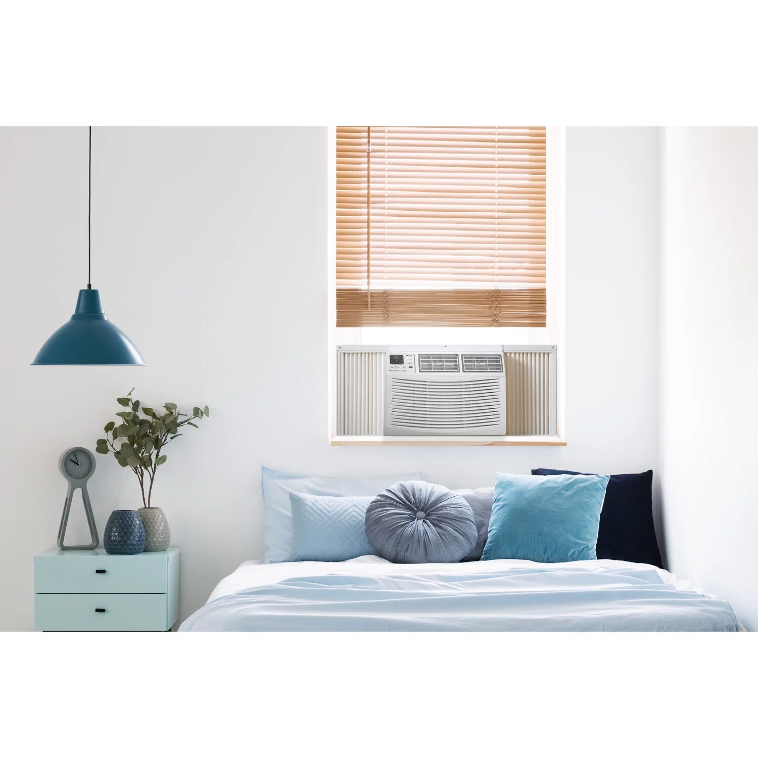 Amana 15,000 BTU 115V Window-Mounted Air Conditioner for Rooms up to 700 Sq.ft AMAP151CW