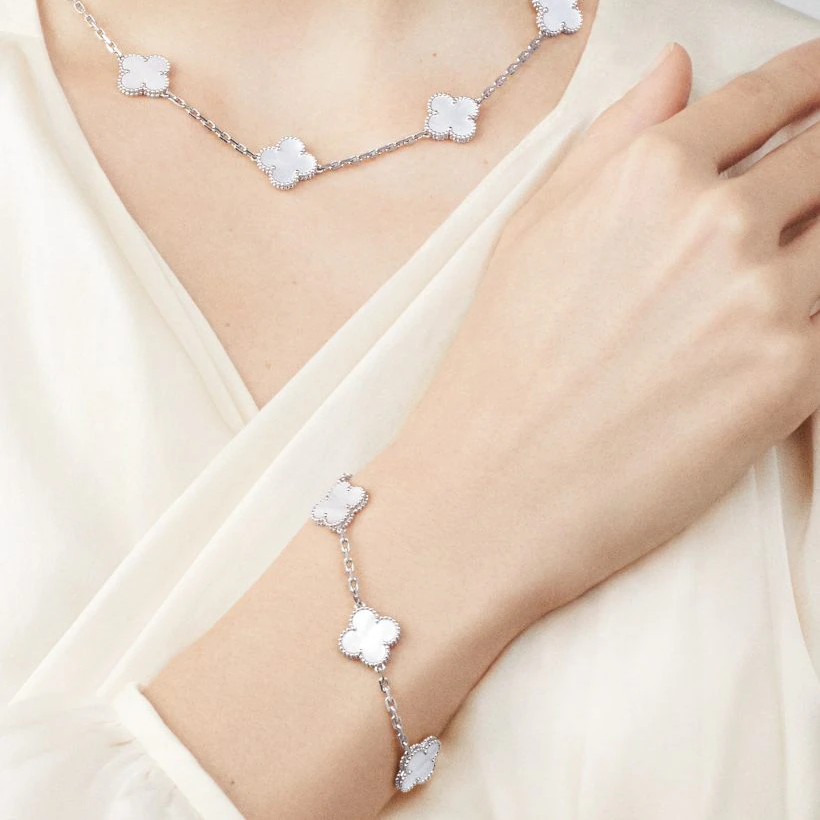 Replica Van Cleef & Arpels Vintage Alhambra bracelet with 5 patterns Fossilry